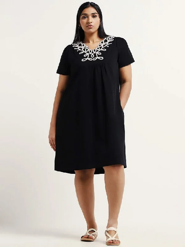 Gia Black Embroidered Dress Trendy unclassified dresses