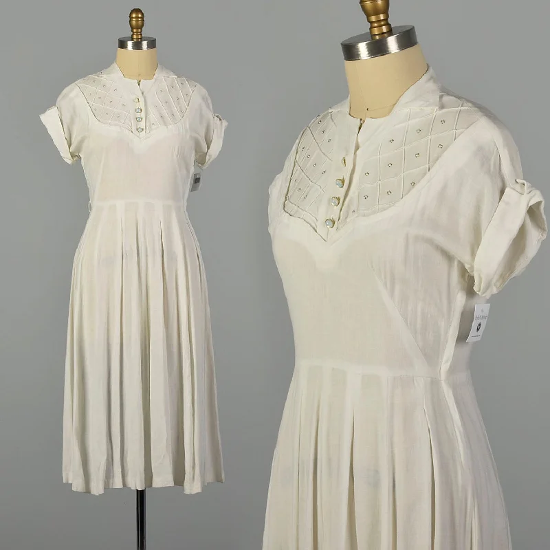 Medium 1950s White Rayon Summer Casual Dress with Pearl Neckline Embroidered unclassified dresses