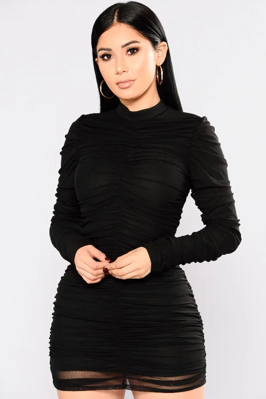 Paparazzi Ruched Dress - Black Travel unclassified dresses