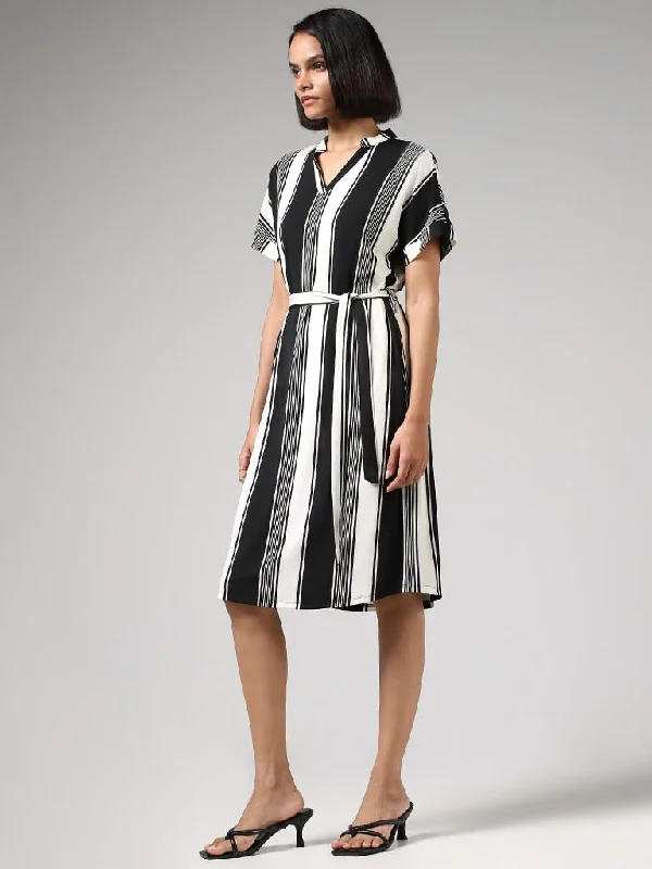 Wardrobe Block Striped White & Black Dress with Belt Fall unclassified dresses