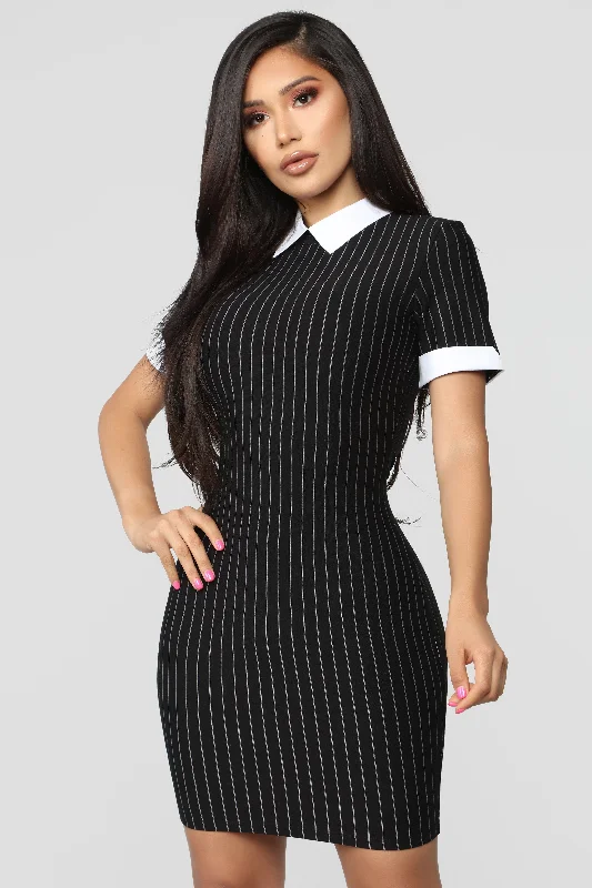 Week Day Collared Dress - Black Stylish unclassified dresses